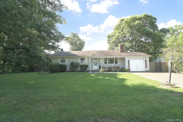 12 Acorn ST, Ronkonkoma, NY 11779
