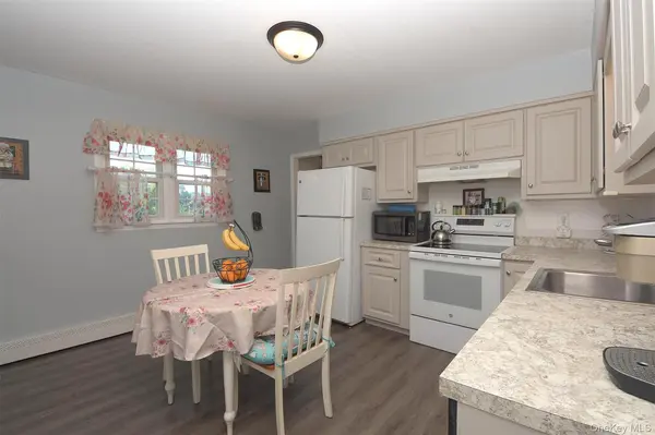 12 Acorn ST, Ronkonkoma, NY 11779