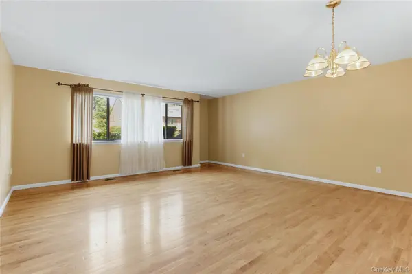 702 Scenic LN, Poughkeepsie, NY 12603