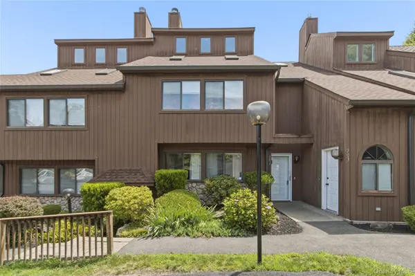 702 Scenic LN, Poughkeepsie, NY 12603