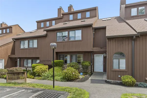 702 Scenic LN, Poughkeepsie, NY 12603