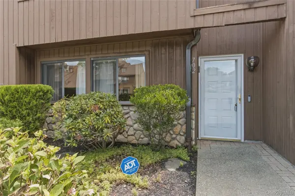 702 Scenic LN, Poughkeepsie, NY 12603