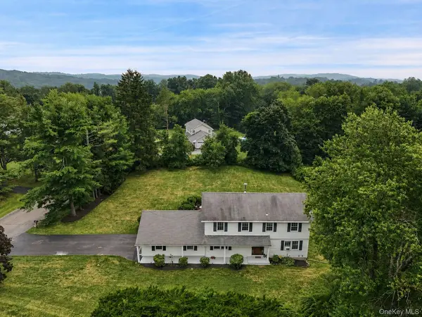12 Hilltop DR, Yorktown Heights, NY 10598