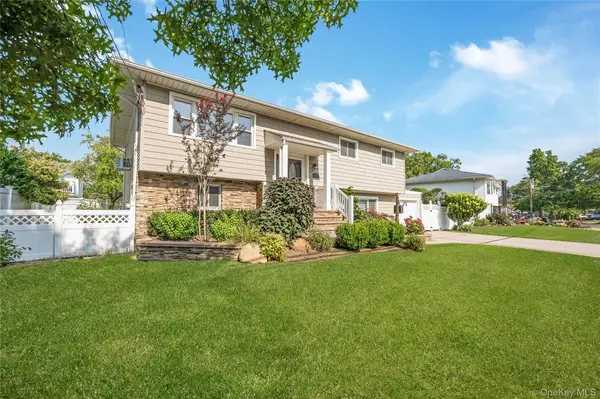 1777 Roberta LN, Merrick, NY 11566