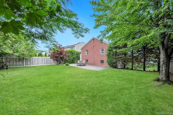 52 Yorktown ST, Rockville Centre, NY 11570