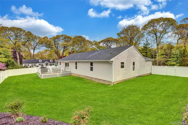 4 Saint Marks PL, Stony Brook, NY 11790