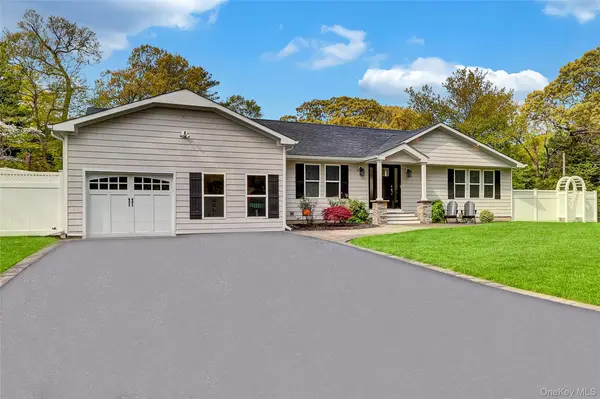 4 Saint Marks PL, Stony Brook, NY 11790