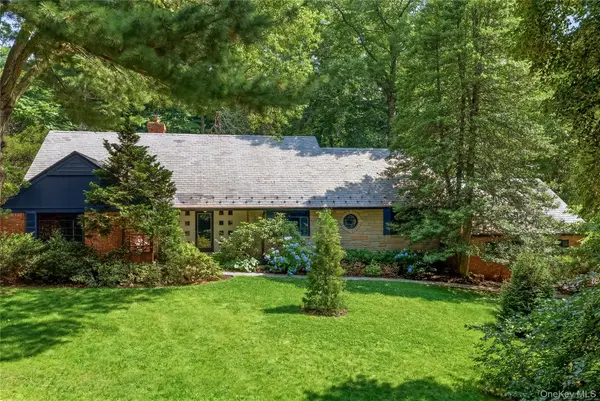 790 Bryant AVE, Roslyn Harbor, NY 11576