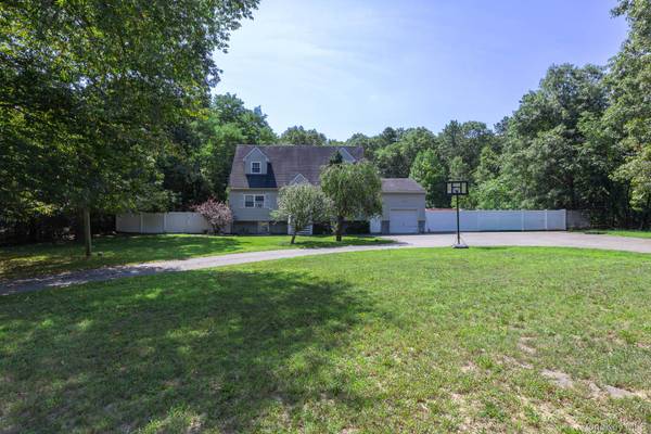 312 Peconic AVE, Medford, NY 11763