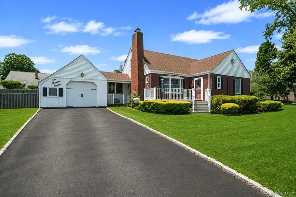 112 Lawrence AVE, Smithtown, NY 11787