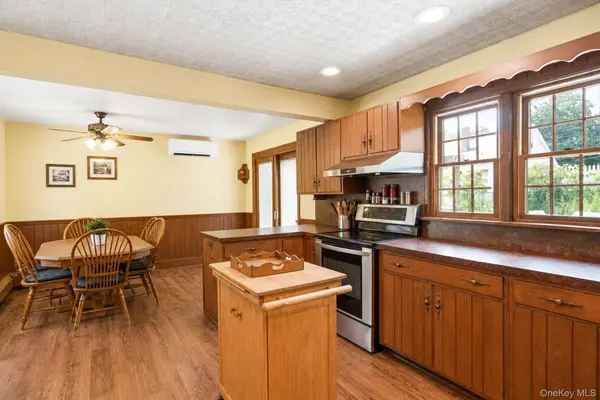 112 Lawrence AVE, Smithtown, NY 11787