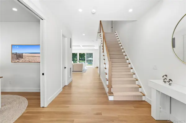 Address not disclosed, Westhampton, NY 11977
