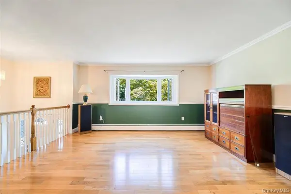 26 Heaney DR, Beacon, NY 12508