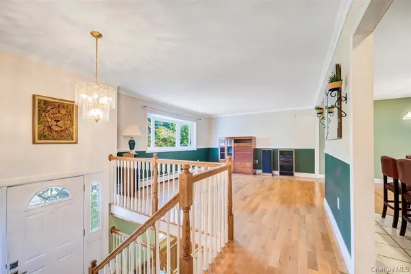 26 Heaney DR, Beacon, NY 12508