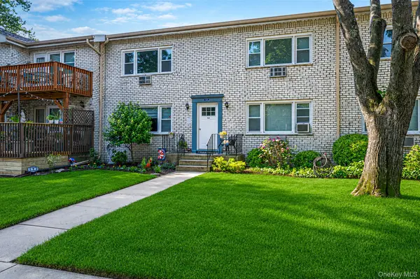 112 Cardinal LN #2A, Islip, NY 11751