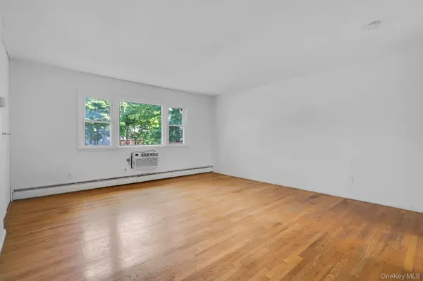 112 Cardinal LN #2A, Islip, NY 11751
