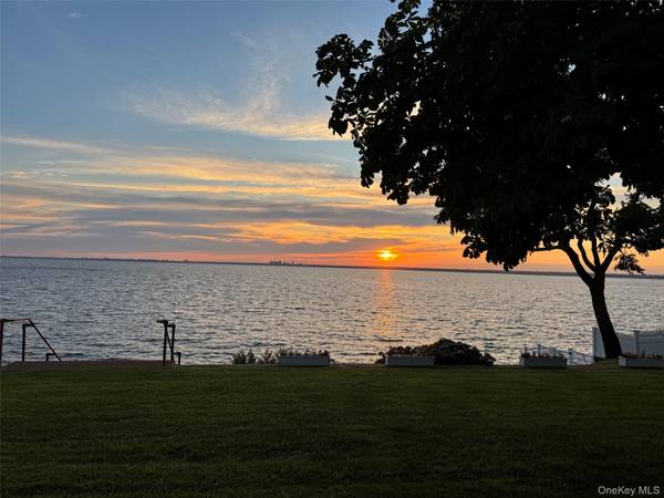 32 Westland DR, Glen Cove, NY 11542