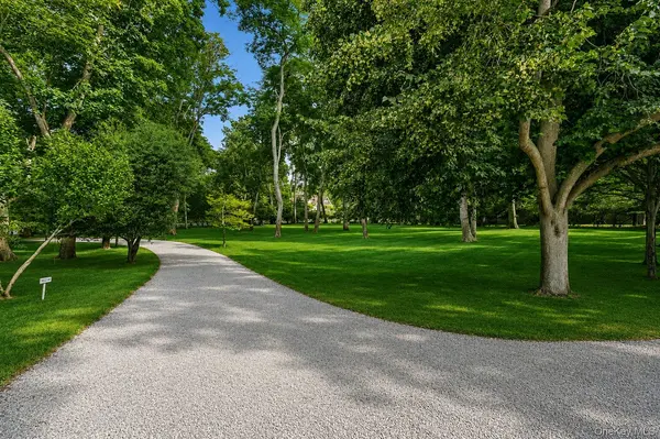 17 Baiting Hollow RD, East Hampton, NY 11937