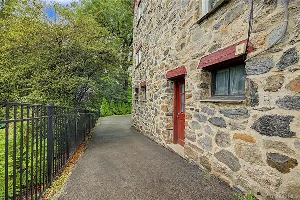 37 Lansdowne DR, Larchmont, NY 10538