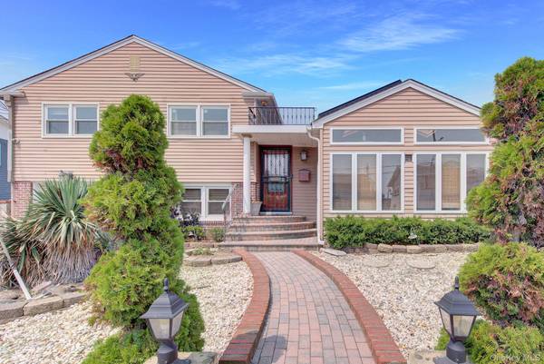 24 Pinehurst ST, Lido Beach, NY 11561