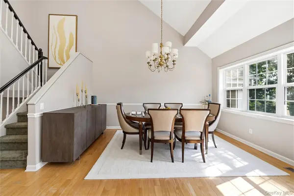 29 Winterberry LN, Briarcliff Manor, NY 10510