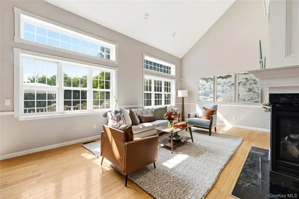 29 Winterberry LN, Briarcliff Manor, NY 10510