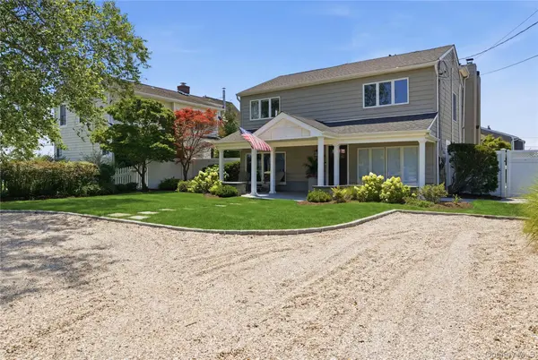 240 Eaton LN, West Islip, NY 11795