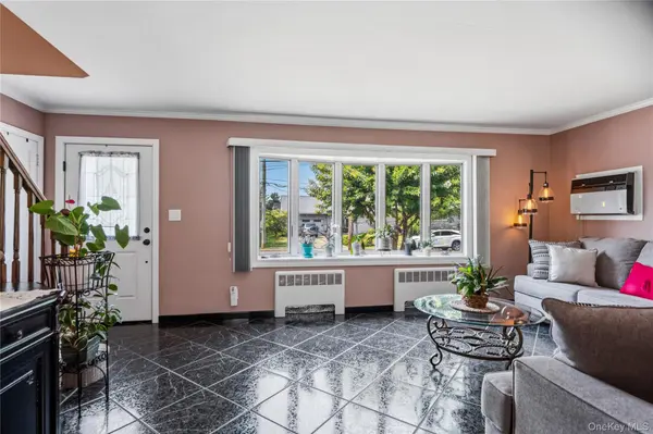 78 Ambrose AVE, Malverne, NY 11565