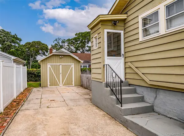 21 Bay 3rd ST, Islip, NY 11751