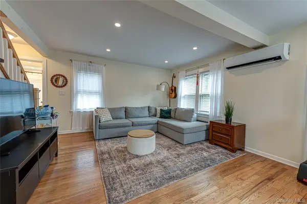 21 Bay 3rd ST, Islip, NY 11751