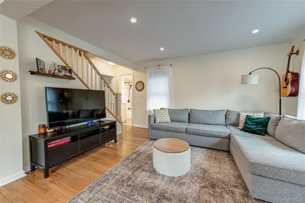 21 Bay 3rd ST, Islip, NY 11751