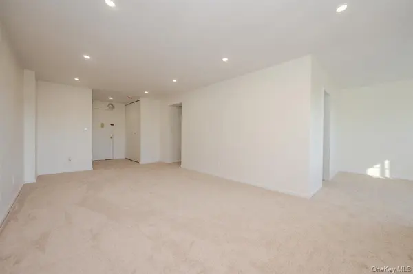 99 Randall AVE #4-L, Freeport, NY 11520