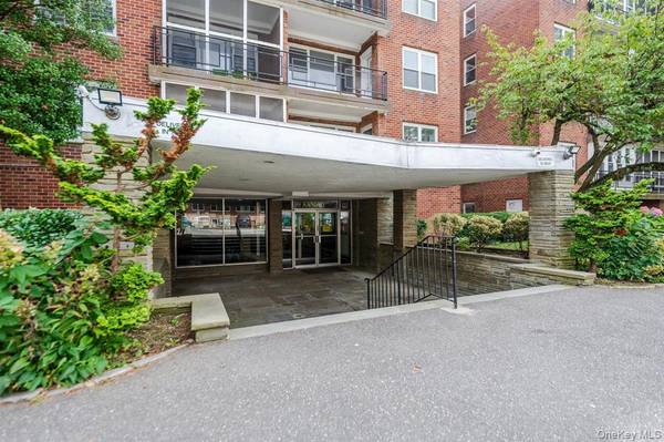 99 Randall AVE #4-L, Freeport, NY 11520