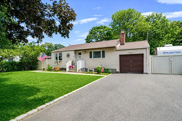 31 Sarah DR, Lake Grove, NY 11755
