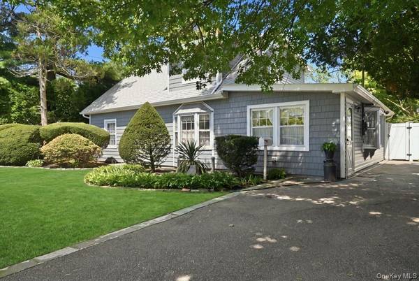 635 Whittier ST, Westbury, NY 11590