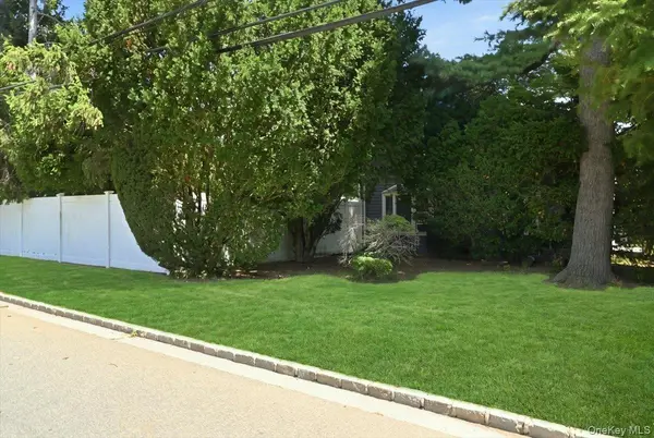 635 Whittier ST, Westbury, NY 11590