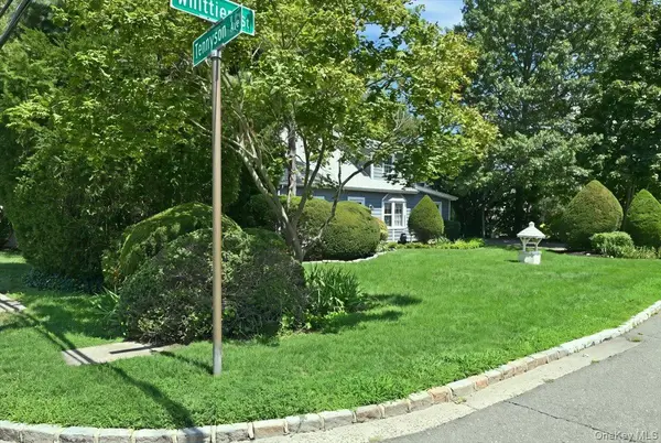 635 Whittier ST, Westbury, NY 11590