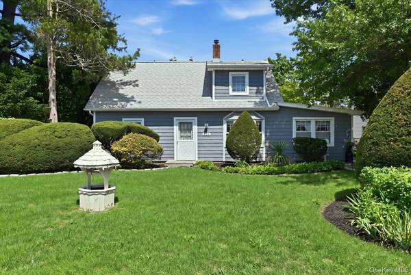 635 Whittier ST, Westbury, NY 11590