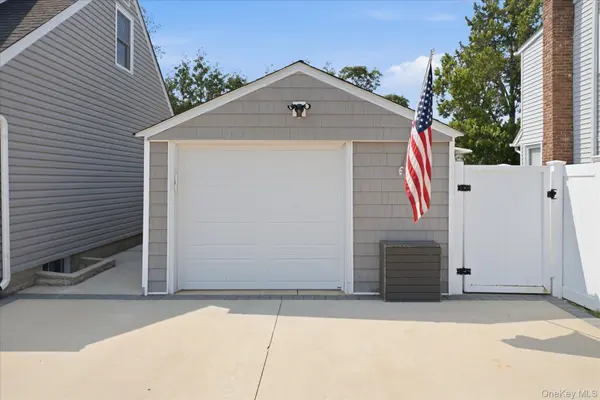 3956 Wicks AVE, Seaford, NY 11783