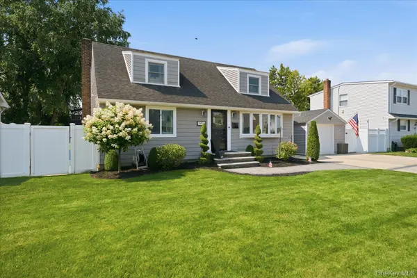 3956 Wicks AVE, Seaford, NY 11783
