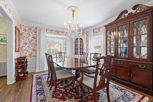 96 Huntington RD, Garden City, NY 11530