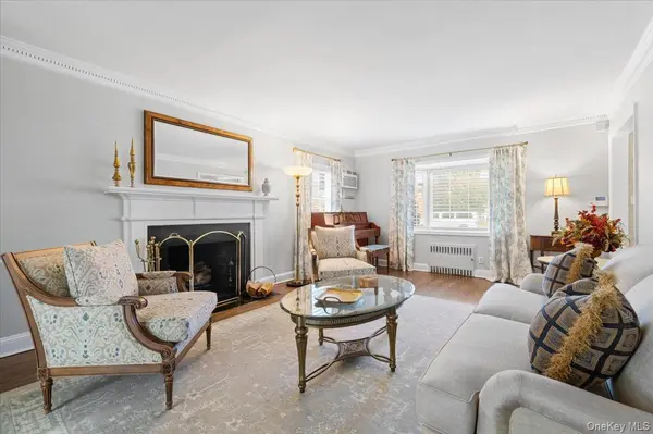 96 Huntington RD, Garden City, NY 11530
