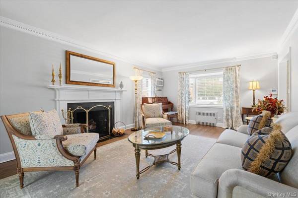 96 Huntington RD, Garden City, NY 11530