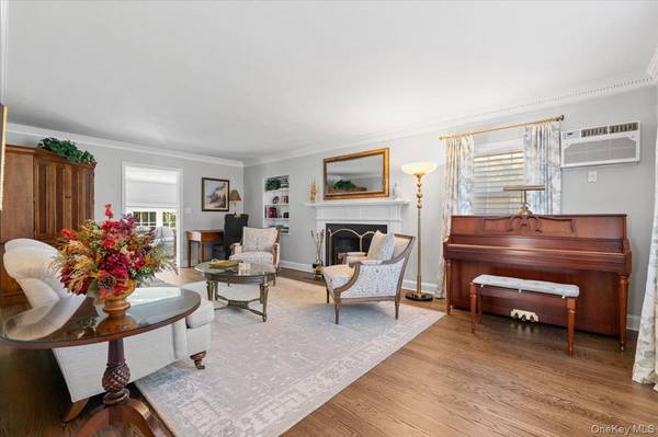 96 Huntington RD, Garden City, NY 11530