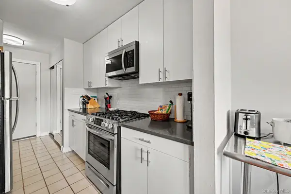 352 Central Park AVE #D11, Scarsdale, NY 10583