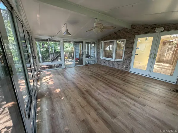 1067 N New York DR, Massapequa, NY 11758