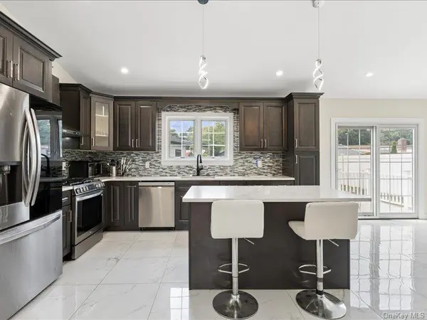 858 Prescott ST, Valley Stream, NY 11580