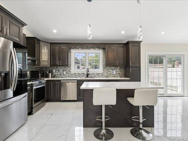 858 Prescott ST, Valley Stream, NY 11580