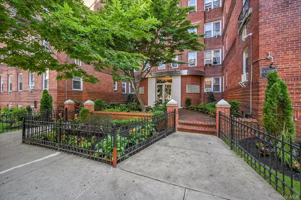 6536 Wetherole ST #608, Rego Park, NY 11374