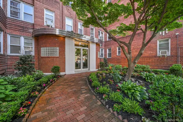6536 Wetherole ST #608, Rego Park, NY 11374
